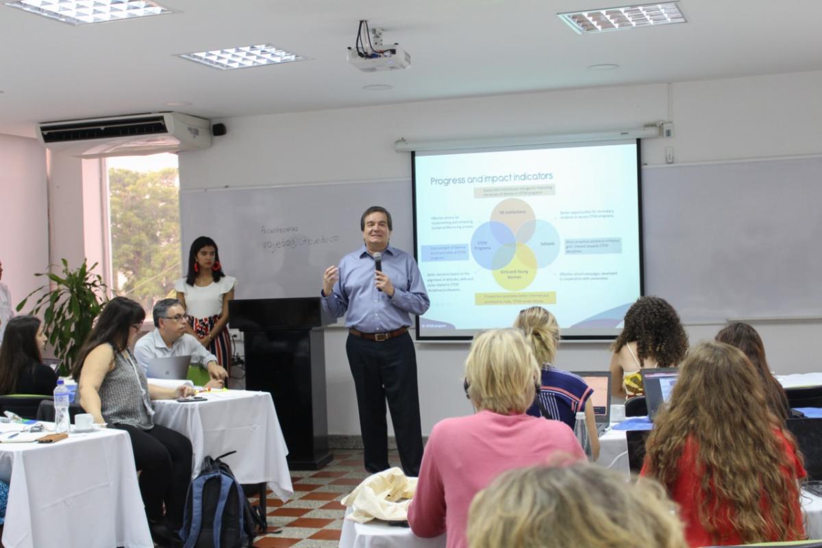 El rector Alberto Roa Varelo en su intervención en el W-STEM International Leadership Summit