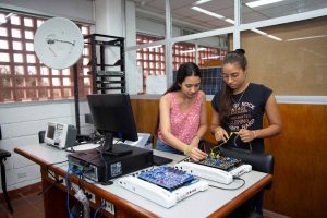 Mujeres y carreras STEM. Ingeniería en la UTB