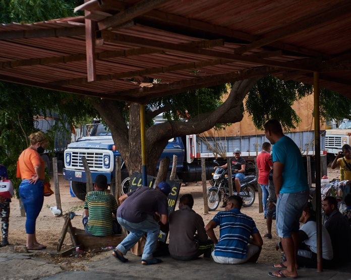 En la época poscolonial, producto del legado de mestizaje en Riohacha, se generaron alianzas de intercambio entre holandeses y riohacheros, relegando a los Wayúu a labores de vigilancia.