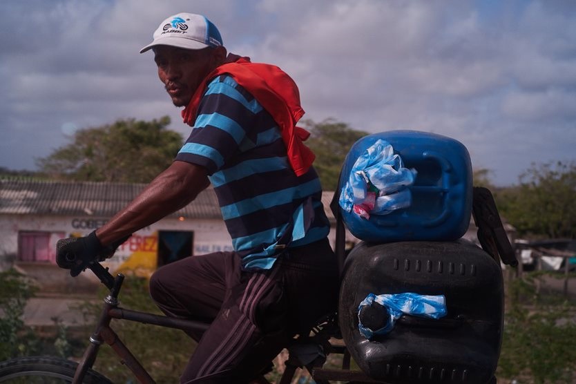 "Esta forma de ganarse la vida ha ayudado a labrar el futuro de muchos guajiros, pues los ha ayudado, durante décadas, a subsistir y a estudiar", habitante guajiro.