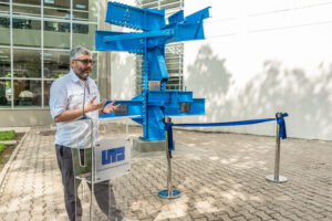 RENE JASSIR HABLA EN INAUGURACIÓN DE ESCULTURA DE ACERO UTN
