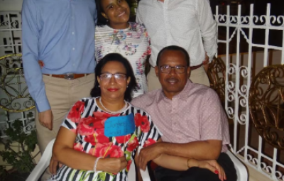 Sindy Guillén, junto a sus padres y hermanos cuando era pequeña. // Foto: Cortesía Sindy Guillén