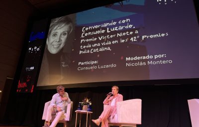El conversatorio estuvo marcado por el reconocimiento del público, que acompañó a Consuelo Luzardo a lo largo del encuentro // Foto: Alfonso José García Herrera.