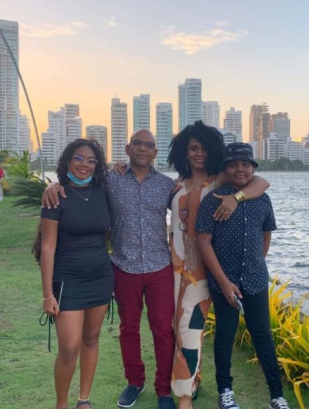 Hugo, Liliana y sus dos hijos, Valentina y Matías. // Foto: Cortesía de Hugo Campo