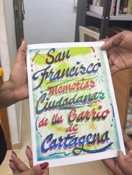 Cartilla de fotos del museo. // Foto: Brenda Navas