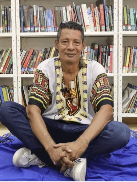 Julio Londoño, director del Biblioparque San Francisco. // Foto: Sara Silva.