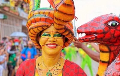 La Revista Visor se metió a la casa de Marizta Zúñiga, la mujer que a través del disfraz de La Cobra, transmite color y alegría en las fiestas de noviembre. Esta es su historia.
