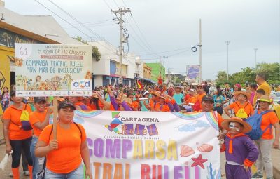 La comparsa de Ruleli llenó de alegría el Cabildo de Getsemaní.//Fotos cortesía.  
Ruby Flórez Garrido, maestra en artes escénicas, trabaja en la formación de habilidades artísticas de niños y jóvenes de Olaya Herrera en condición de discapacidad. Con una comparsa participan en las festividades novembrinas.