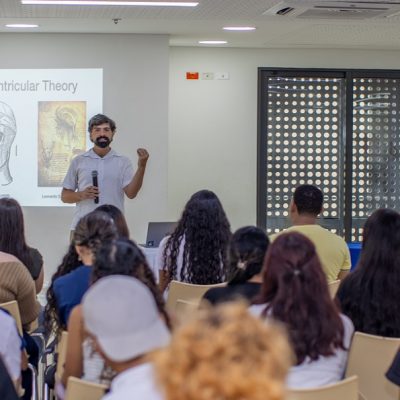 UTB recibe donación para laboratorio de Neurociencia y Cognición